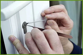 Neighborhood Locksmith Services Johnston, RI 401-424-9804 - 3-cheap-locksmith-near-me